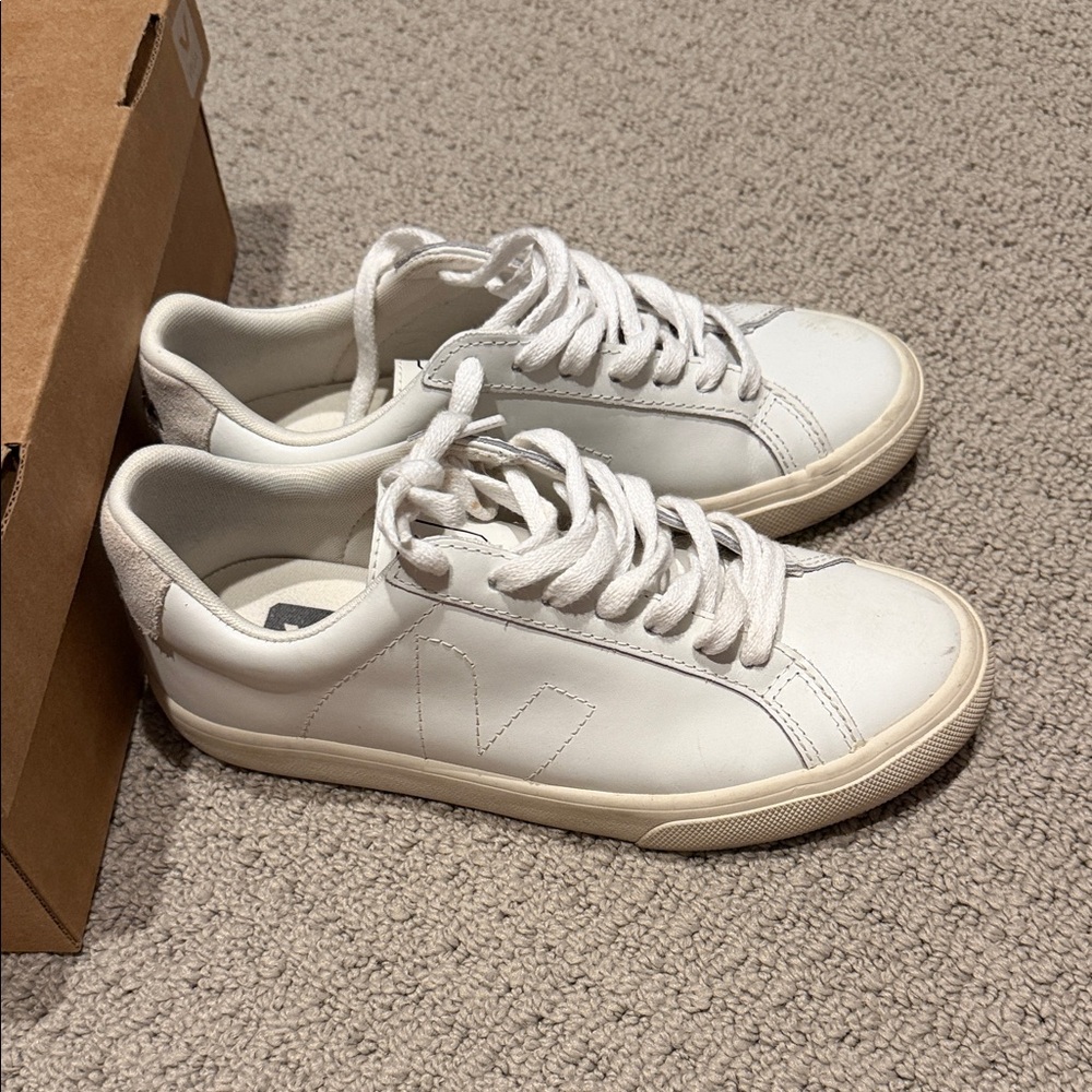 Veja White Sneakers - Picture 5 of 6